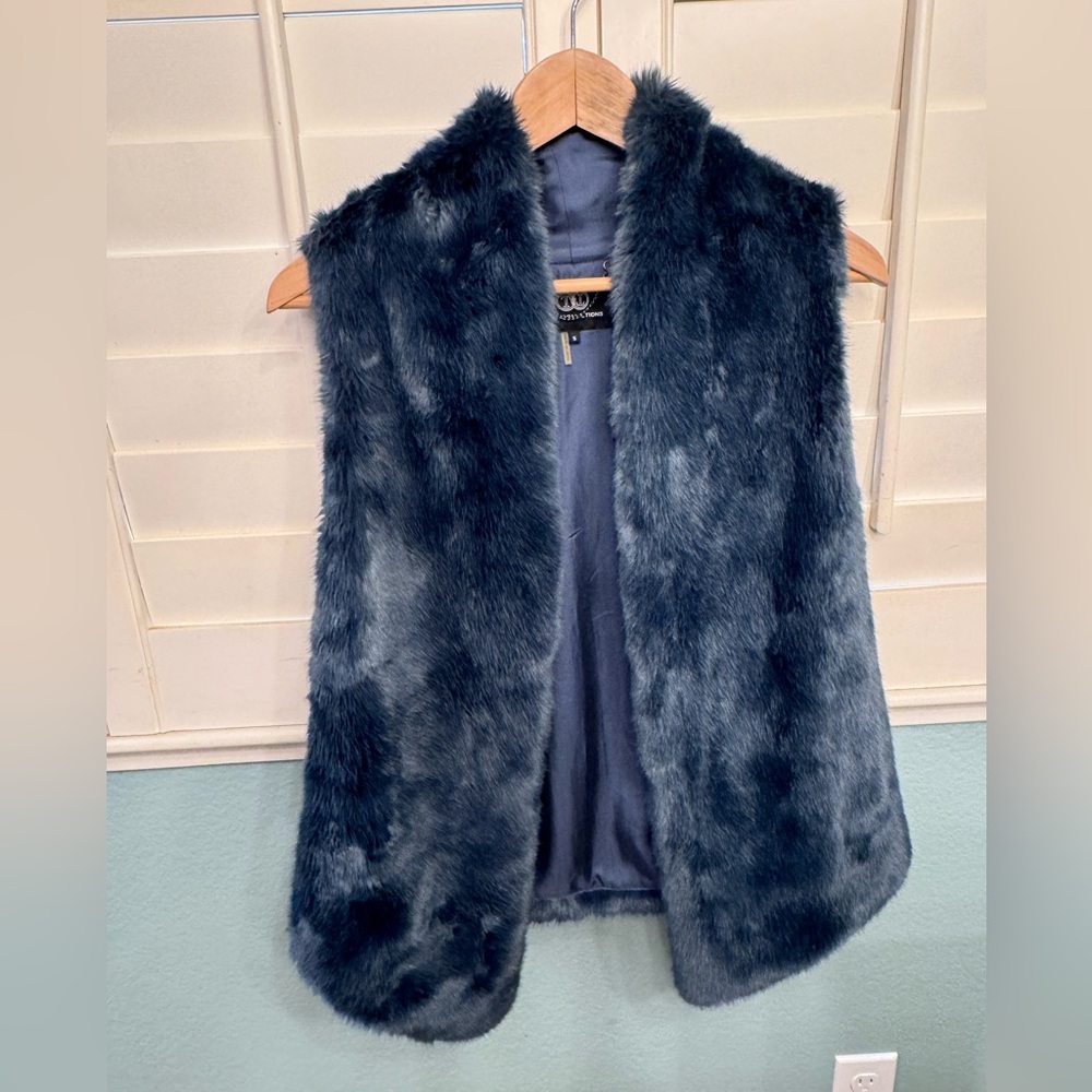 Tart Collections blue faux fur vest. Sleeveless jacket. Size small